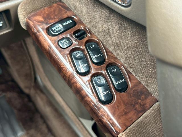 セドリック ブロアム ベンコラ Y31 ワンオーナー 6人乗り 修復歴無し 走行86000キロ車検令和9年8月 VG20エンジン 後席パワーシート フロントフォグランプ(38枚目)