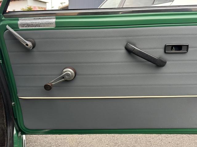 MINI  キャブ 純正4速 令和9年4月 ツートンルーフ スミスメーター センターメーター 4MT マニュアル車(33枚目)