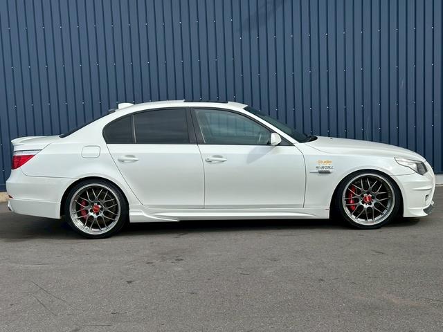 ５シリーズ ５２５ｉハイラインパッケージ　ＢＢＳアルミホイール　サンルーフ　黒革シート　ディーラー車　メモリー機能付きパワーシート　ＭＴモード付き（8枚目）