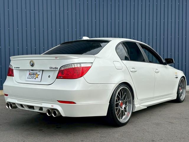 ５シリーズ ５２５ｉハイラインパッケージ　ＢＢＳアルミホイール　サンルーフ　黒革シート　ディーラー車　メモリー機能付きパワーシート　ＭＴモード付き（12枚目）