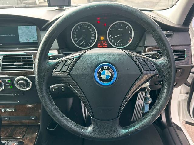 ５シリーズ ５２５ｉハイラインパッケージ　ＢＢＳアルミホイール　サンルーフ　黒革シート　ディーラー車　メモリー機能付きパワーシート　ＭＴモード付き（25枚目）