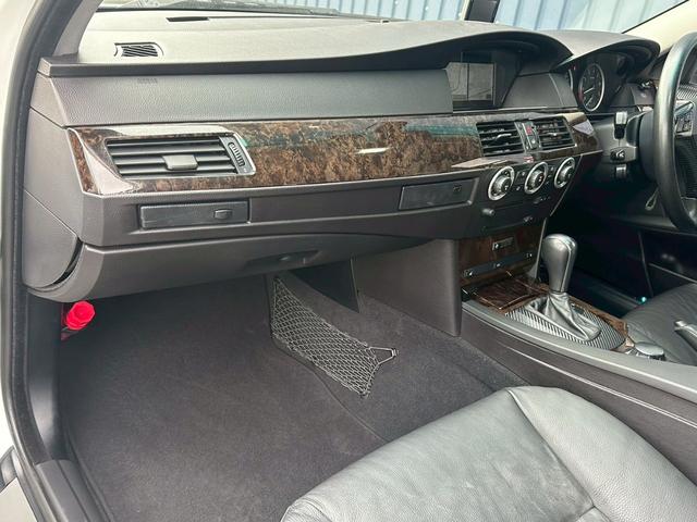 ５シリーズ ５２５ｉハイラインパッケージ　ＢＢＳアルミホイール　サンルーフ　黒革シート　ディーラー車　メモリー機能付きパワーシート　ＭＴモード付き（38枚目）