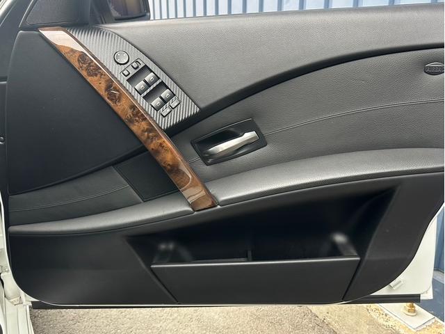 ５シリーズ ５２５ｉハイラインパッケージ　ＢＢＳアルミホイール　サンルーフ　黒革シート　ディーラー車　メモリー機能付きパワーシート　ＭＴモード付き（44枚目）