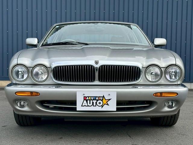 XJ XJ8 3.2-V8 走行77000キロ ディーラー車 パワーシート ETC 本革シート シートヒーター フロントフォグランプ ドライブレコーダー アルミホイール バックカメラ(6枚目)