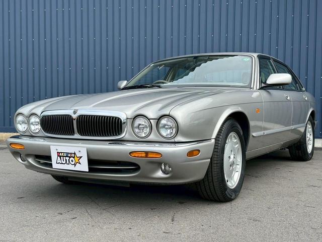 XJ XJ8 3.2-V8 走行77000キロ ディーラー車 パワーシート ETC 本革シート シートヒーター フロントフォグランプ ドライブレコーダー アルミホイール バックカメラ(9枚目)