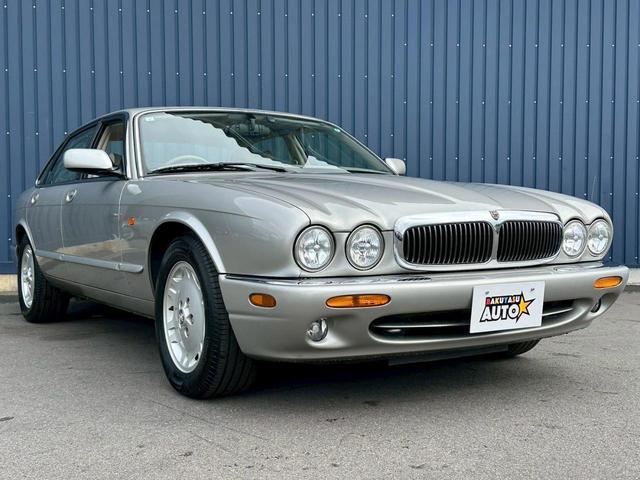 XJ XJ8 3.2-V8 走行77000キロ ディーラー車 パワーシート ETC 本革シート シートヒーター フロントフォグランプ ドライブレコーダー アルミホイール バックカメラ(10枚目)