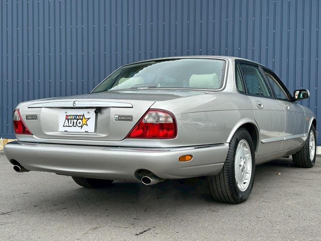 XJ XJ8 3.2-V8 走行77000キロ ディーラー車 パワーシート ETC 本革シート シートヒーター フロントフォグランプ ドライブレコーダー アルミホイール バックカメラ(12枚目)