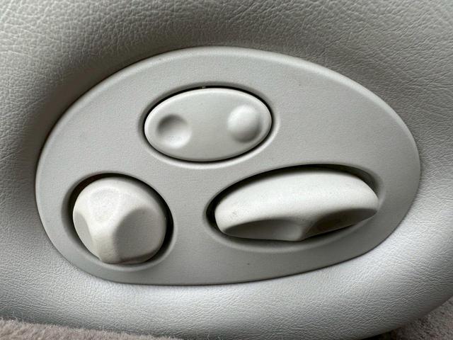 XJ XJ8 3.2-V8 走行77000キロ ディーラー車 パワーシート ETC 本革シート シートヒーター フロントフォグランプ ドライブレコーダー アルミホイール バックカメラ(20枚目)