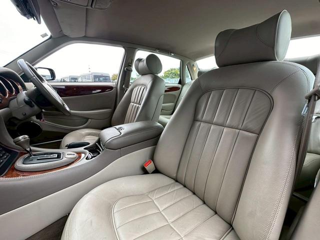 XJ XJ8 3.2-V8 走行77000キロ ディーラー車 パワーシート ETC 本革シート シートヒーター フロントフォグランプ ドライブレコーダー アルミホイール バックカメラ(22枚目)