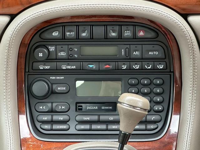 XJ XJ8 3.2-V8 走行77000キロ ディーラー車 パワーシート ETC 本革シート シートヒーター フロントフォグランプ ドライブレコーダー アルミホイール バックカメラ(27枚目)