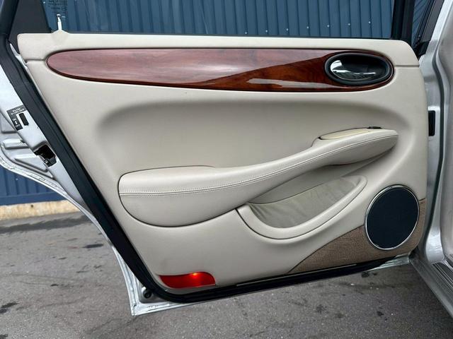 XJ XJ8 3.2-V8 走行77000キロ ディーラー車 パワーシート ETC 本革シート シートヒーター フロントフォグランプ ドライブレコーダー アルミホイール バックカメラ(34枚目)