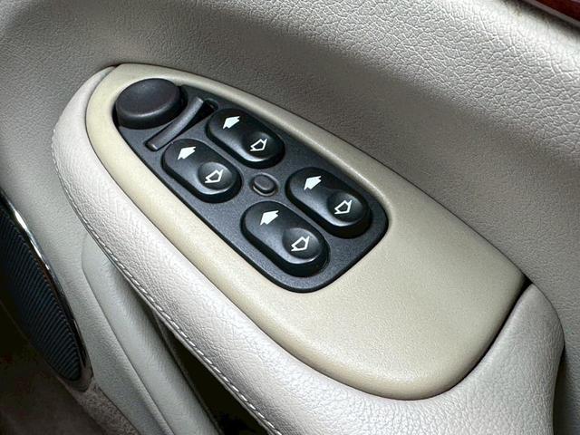 XJ XJ8 3.2-V8 走行77000キロ ディーラー車 パワーシート ETC 本革シート シートヒーター フロントフォグランプ ドライブレコーダー アルミホイール バックカメラ(36枚目)