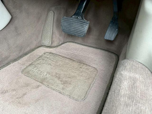 XJ XJ8 3.2-V8 走行77000キロ ディーラー車 パワーシート ETC 本革シート シートヒーター フロントフォグランプ ドライブレコーダー アルミホイール バックカメラ(39枚目)