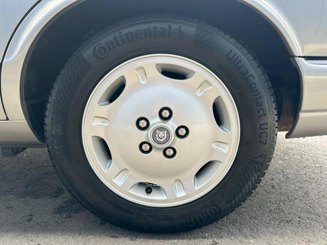 XJ XJ8 3.2-V8 走行77000キロ ディーラー車 パワーシート ETC 本革シート シートヒーター フロントフォグランプ ドライブレコーダー アルミホイール バックカメラ(45枚目)