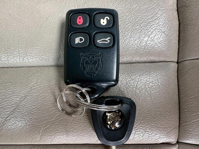 XJ XJ8 3.2-V8 走行77000キロ ディーラー車 パワーシート ETC 本革シート シートヒーター フロントフォグランプ ドライブレコーダー アルミホイール バックカメラ(49枚目)