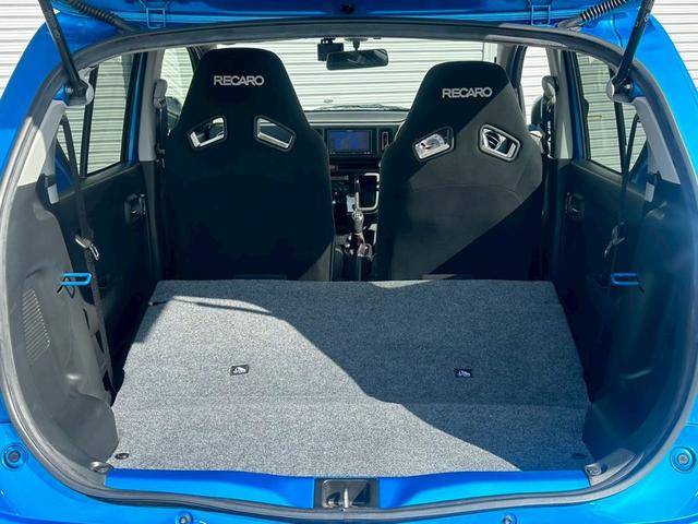 シートを倒した状態です。