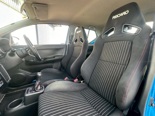 定休日は毎週月曜日です（祝・祭日を除く）。営業時間は１０：００〜１８：００です。