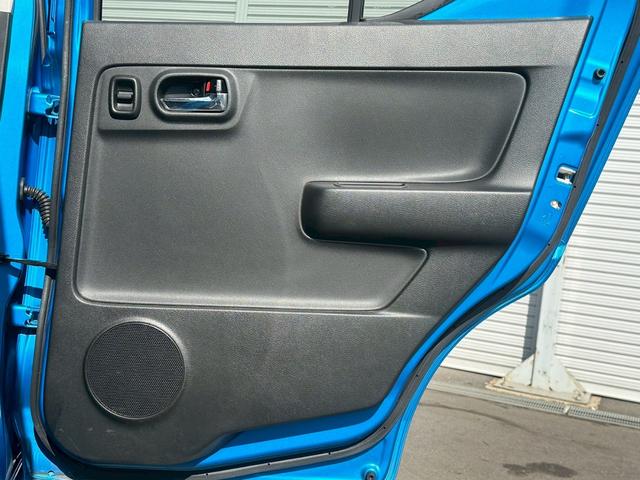 希望ナンバーも受付可能です。お客様のお車のナンバープレートを記念日やラッキーナンバーなどにもできます。費用のご負担・抽選の数字ありです。