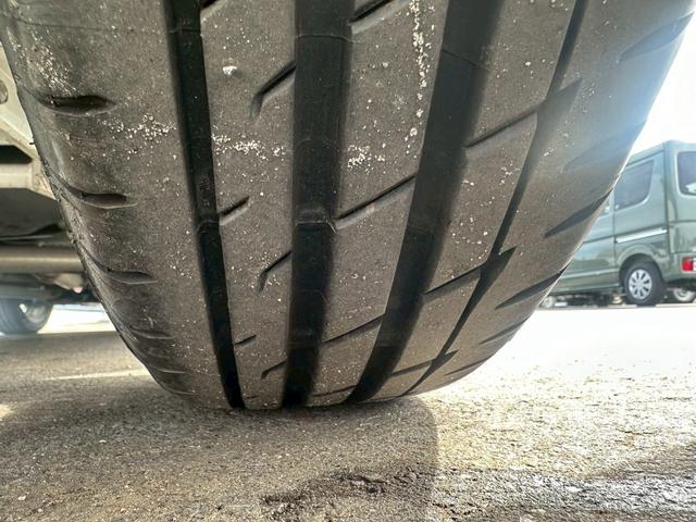 弊社では在庫台数が多いため、予め条件や予算などで車種を絞っていただきご案内させていただいております。