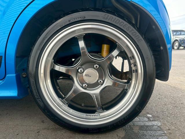 弊社では在庫台数が多いため、予め条件や予算などで車種を絞っていただきご案内させていただいております。