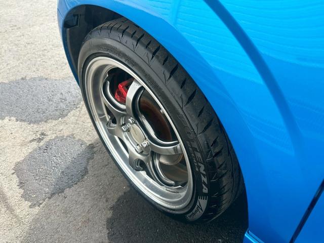 弊社では在庫台数が多いため、予め条件や予算などで車種を絞っていただきご案内させていただいております。