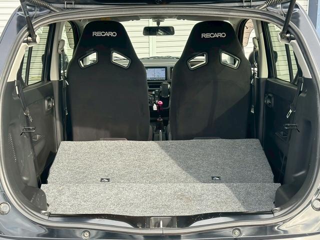 シートを倒した状態です。