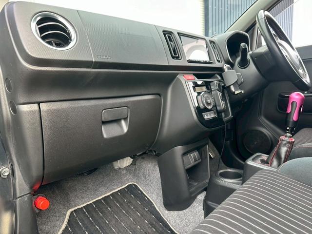 店頭販売もしておりますので、先に在庫がなくなってしまうことがございます。気になるお車があれば、まずはお気軽にお問い合わせください。