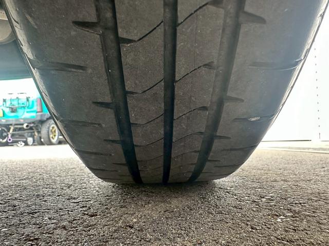 弊社では在庫台数が多いため、予め条件や予算などで車種を絞っていただきご案内させていただいております。