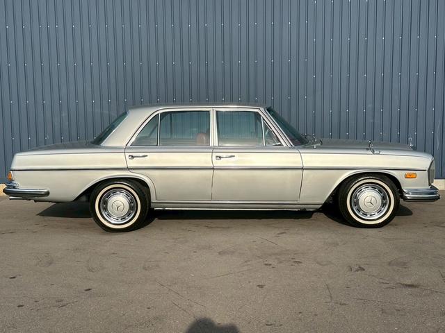Sクラス 280SE W108 ウエスタン自動車物 左ハンドル 赤革シート 縦目4灯 ディーラー車(8枚目)