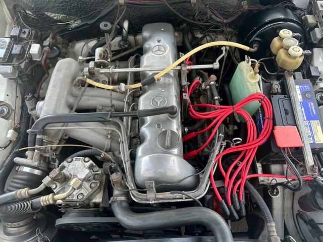 Sクラス 280SE W108 ウエスタン自動車物 左ハンドル 赤革シート 縦目4灯 ディーラー車(18枚目)