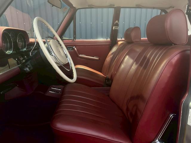 Sクラス 280SE W108 ウエスタン自動車物 左ハンドル 赤革シート 縦目4灯 ディーラー車(19枚目)