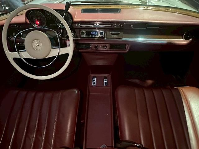 Sクラス 280SE W108 ウエスタン自動車物 左ハンドル 赤革シート 縦目4灯 ディーラー車(23枚目)