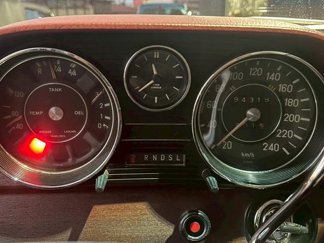 Sクラス 280SE W108 ウエスタン自動車物 左ハンドル 赤革シート 縦目4灯 ディーラー車(25枚目)