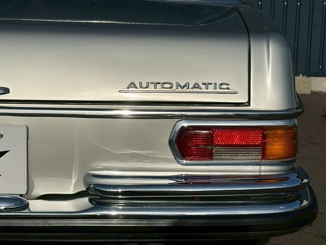 Sクラス 280SE W108 ウエスタン自動車物 左ハンドル 赤革シート 縦目4灯 ディーラー車(50枚目)