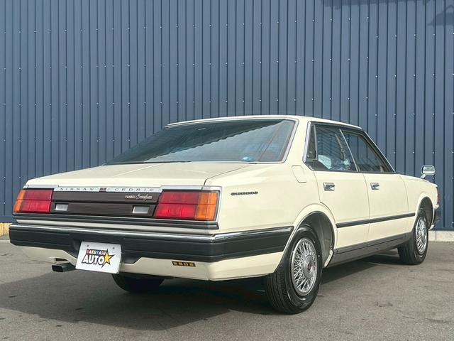 セドリック ブロアム　ターボ　４３０　走行９０００キロ　ワンオーナー　Ｌ２０型エンジン　フェンダーミラー　修復歴無し（12枚目）