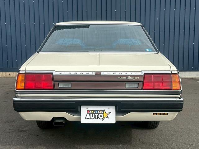 セドリック ブロアム　ターボ　４３０　走行９０００キロ　ワンオーナー　Ｌ２０型エンジン　フェンダーミラー　修復歴無し（13枚目）