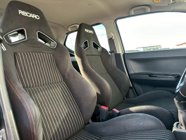 アルトワークス ベースグレード　純正５速　ターボ　タイミングチェーン　ＨＡ３６Ｓ　レカロシート　修復歴無し　スマートキー　プッシュスタート　横滑り防止装置　アルミホイール　フロントフォグランプ　５ＭＴ　マニュアル車（19枚目）