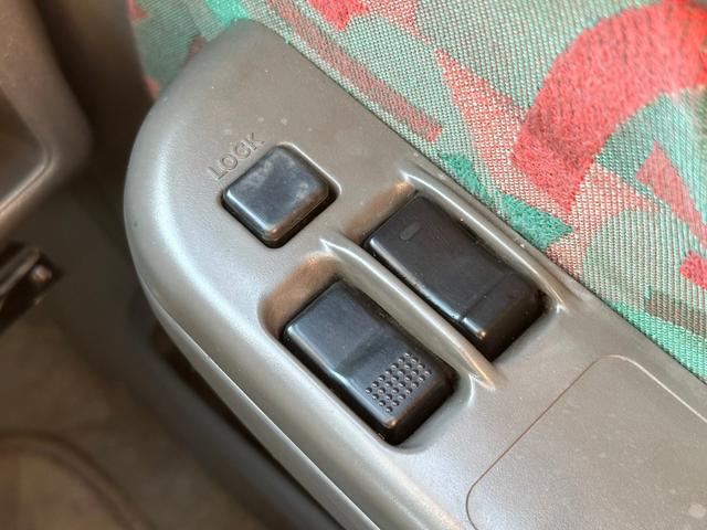 ヴィヴィオ Ｔトップ　タルガトップ　ＫＹ３　ミニライトアルミホイール　オープンカー　ＥＴＣ　フロントフォグランプ　ＣＤ再生（34枚目）