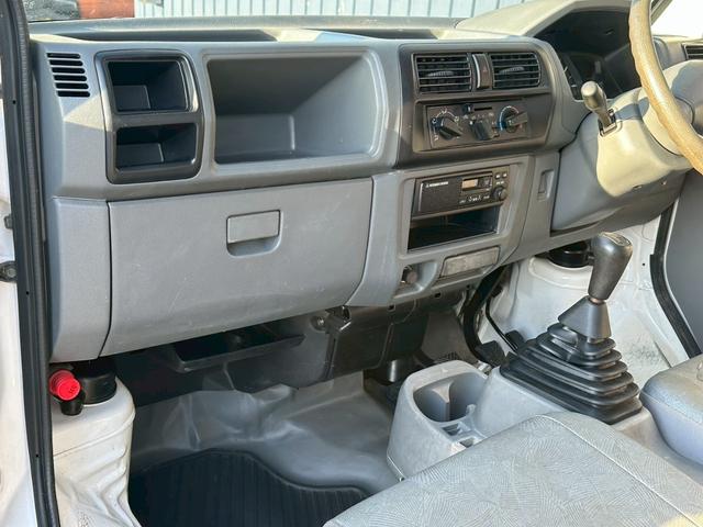 ミニキャブトラック 　エアコン・パワステ　純正５速　軽貨物　走行１８０００キロ　Ｕ６１Ｔ　５ＭＴ　マニュアル車（29枚目）