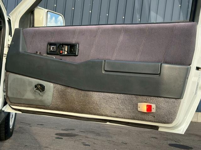 ピアッツァ・ネロ 　２．０　ターボ　フロアＡＴ　１４インチアルミホイール　４ＺＣ１エンジン　ＣＤ再生（34枚目）