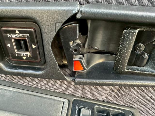 ピアッツァ・ネロ 　２．０　ターボ　フロアＡＴ　１４インチアルミホイール　４ＺＣ１エンジン　ＣＤ再生（51枚目）