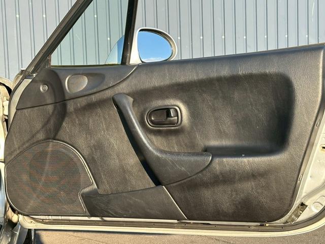 店頭販売もしておりますので、先に在庫がなくなってしまうことがございます。気になるお車があれば、まずはお気軽にお問い合わせください。