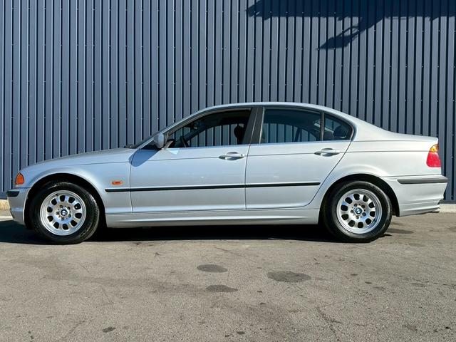 ３シリーズ ３２０ｉ　Ｅ４６前期型　Ｍ５２エンジン　走行８６０００キロ　左ハンドル　ディーラー車　ＭＴモード　フロントフォグランプ　キーレスエントリー（7枚目）