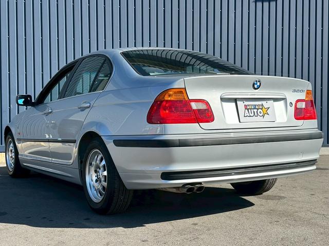 ３シリーズ ３２０ｉ　Ｅ４６前期型　Ｍ５２エンジン　走行８６０００キロ　左ハンドル　ディーラー車　ＭＴモード　フロントフォグランプ　キーレスエントリー（11枚目）