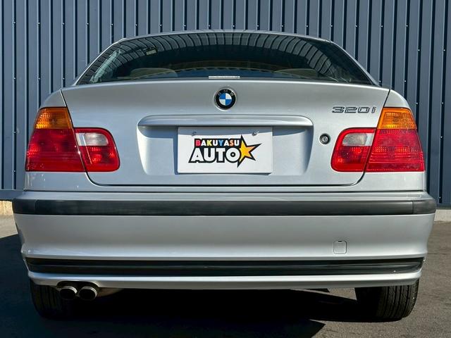 ３シリーズ ３２０ｉ　Ｅ４６前期型　Ｍ５２エンジン　走行８６０００キロ　左ハンドル　ディーラー車　ＭＴモード　フロントフォグランプ　キーレスエントリー（13枚目）