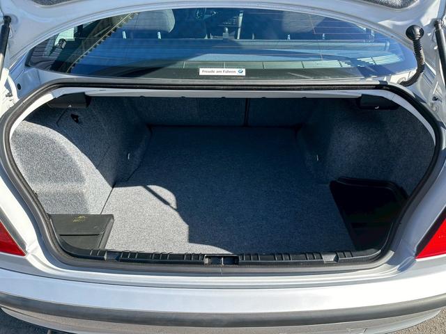 ３シリーズ ３２０ｉ　Ｅ４６前期型　Ｍ５２エンジン　走行８６０００キロ　左ハンドル　ディーラー車　ＭＴモード　フロントフォグランプ　キーレスエントリー（16枚目）