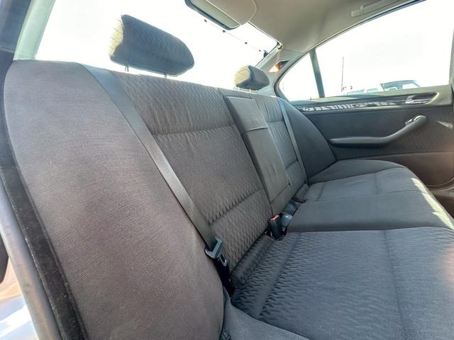 ３シリーズ ３２０ｉ　Ｅ４６前期型　Ｍ５２エンジン　走行８６０００キロ　左ハンドル　ディーラー車　ＭＴモード　フロントフォグランプ　キーレスエントリー（19枚目）