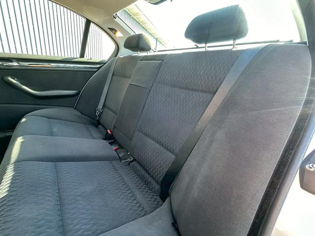 ３シリーズ ３２０ｉ　Ｅ４６前期型　Ｍ５２エンジン　走行８６０００キロ　左ハンドル　ディーラー車　ＭＴモード　フロントフォグランプ　キーレスエントリー（21枚目）