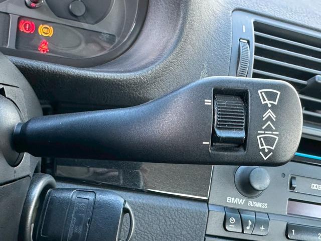 ３シリーズ ３２０ｉ　Ｅ４６前期型　Ｍ５２エンジン　走行８６０００キロ　左ハンドル　ディーラー車　ＭＴモード　フロントフォグランプ　キーレスエントリー（26枚目）