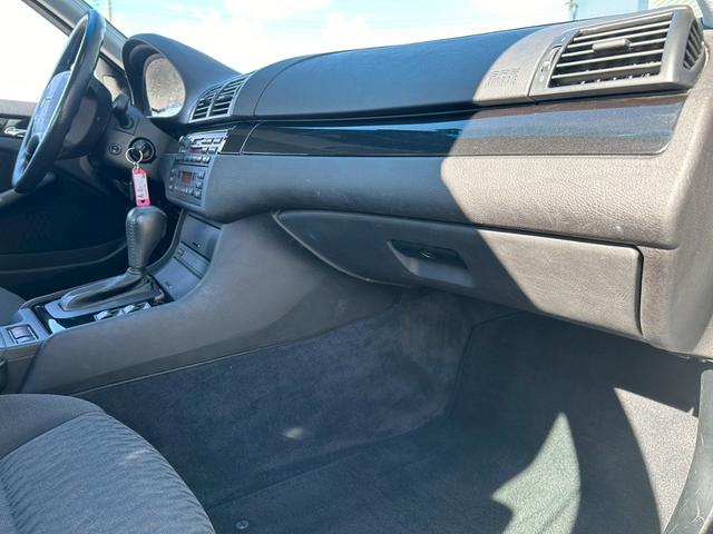 ３シリーズ ３２０ｉ　Ｅ４６前期型　Ｍ５２エンジン　走行８６０００キロ　左ハンドル　ディーラー車　ＭＴモード　フロントフォグランプ　キーレスエントリー（33枚目）